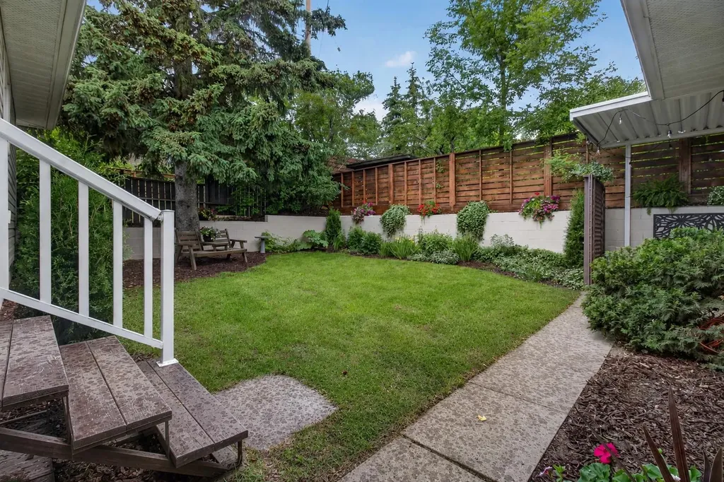 3431 23 Street NW Calgary AB T2L 0T8