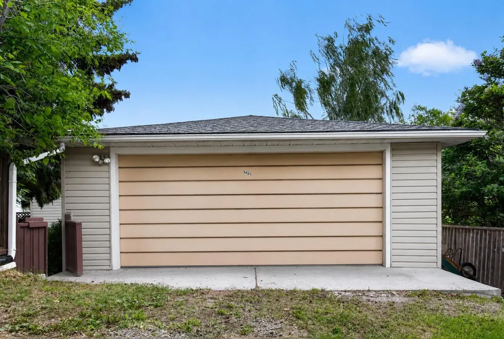 3431 23 Street NW Calgary AB T2L 0T8