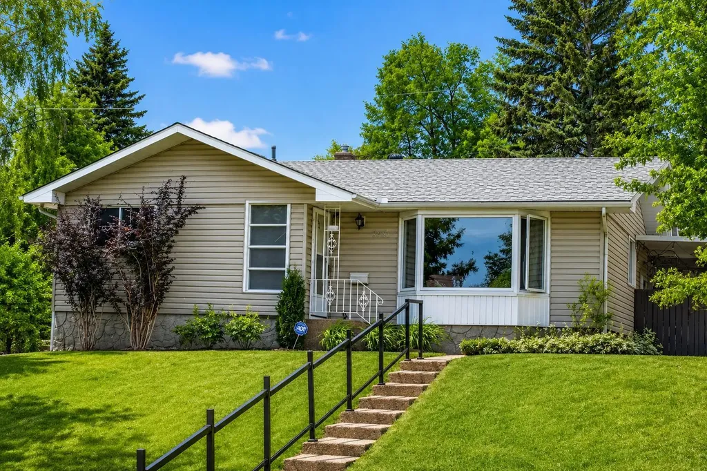 3431 23 Street NW Calgary AB T2L 0T8