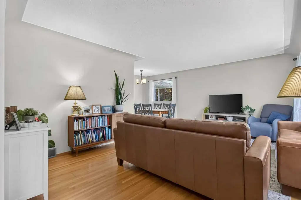 3431 23 Street NW Calgary AB T2L 0T8