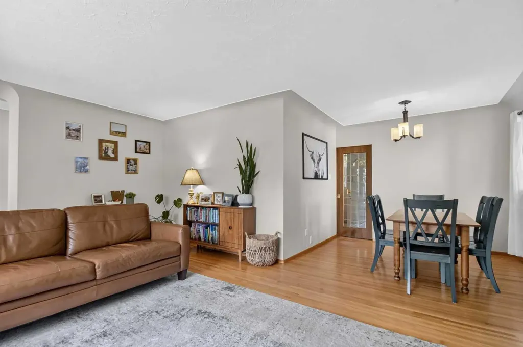 3431 23 Street NW Calgary AB T2L 0T8