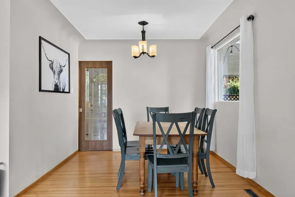 3431 23 Street NW Calgary AB T2L 0T8