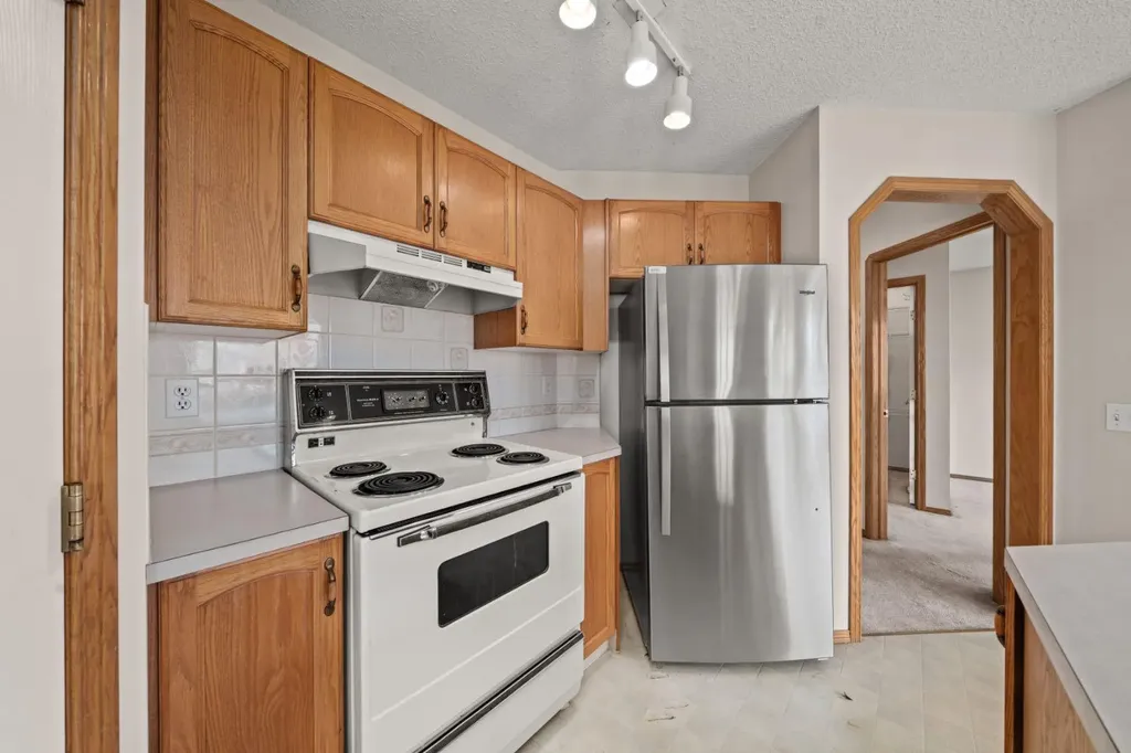 126 Douglas Glen Close SE Calgary AB T2Z 3G1