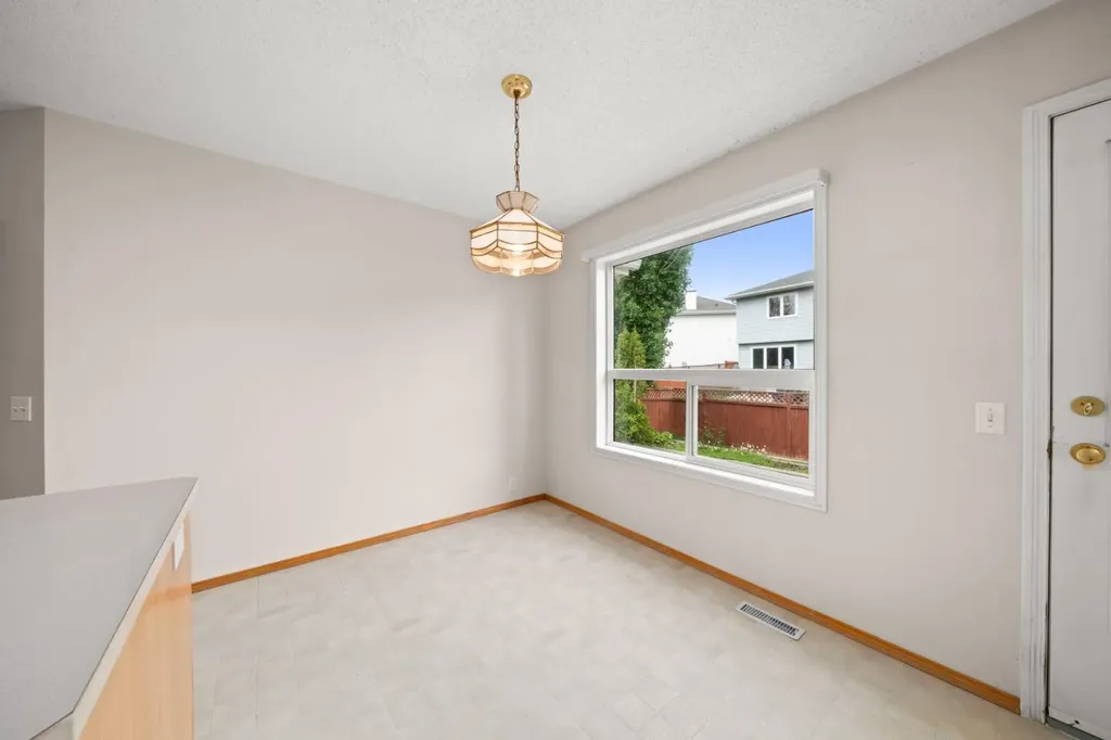 126 Douglas Glen Close SE Calgary AB T2Z 3G1