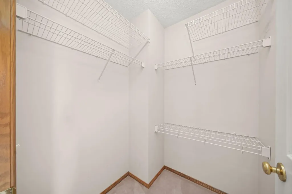 126 Douglas Glen Close SE Calgary AB T2Z 3G1