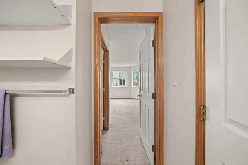 126 Douglas Glen Close SE Calgary AB T2Z 3G1