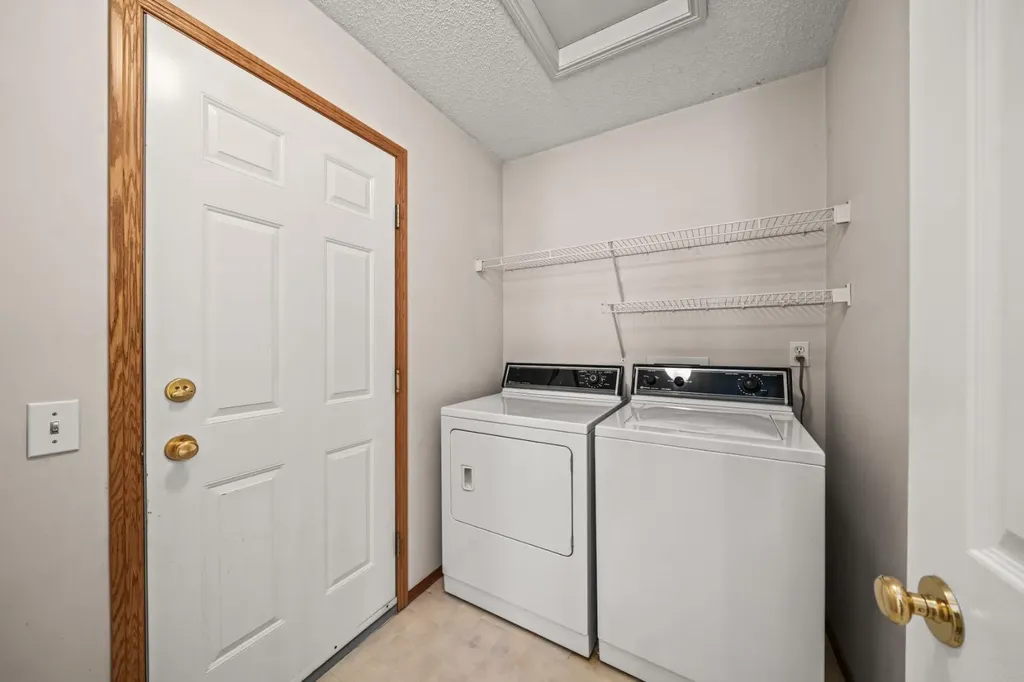 126 Douglas Glen Close SE Calgary AB T2Z 3G1