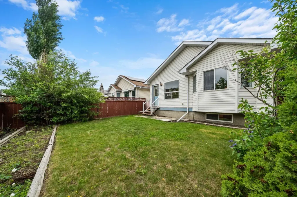 126 Douglas Glen Close SE Calgary AB T2Z 3G1
