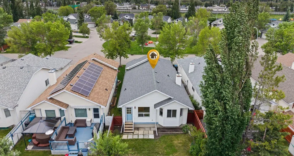 126 Douglas Glen Close SE Calgary AB T2Z 3G1