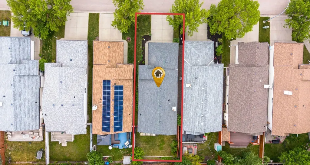 126 Douglas Glen Close SE Calgary AB T2Z 3G1