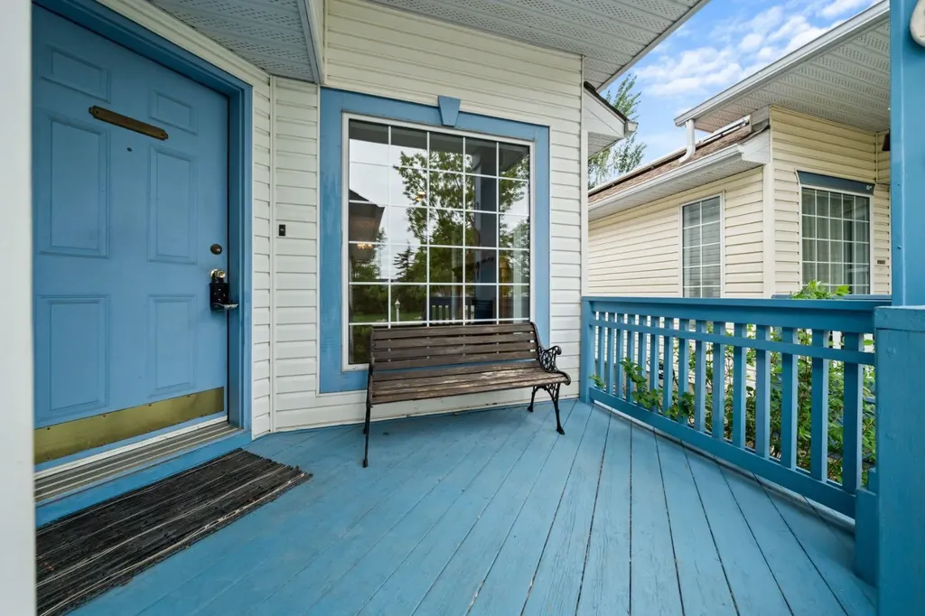126 Douglas Glen Close SE Calgary AB T2Z 3G1