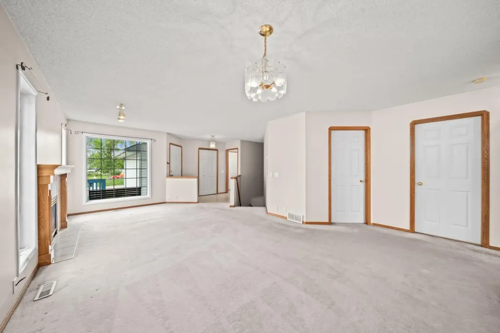 126 Douglas Glen Close SE Calgary AB T2Z 3G1