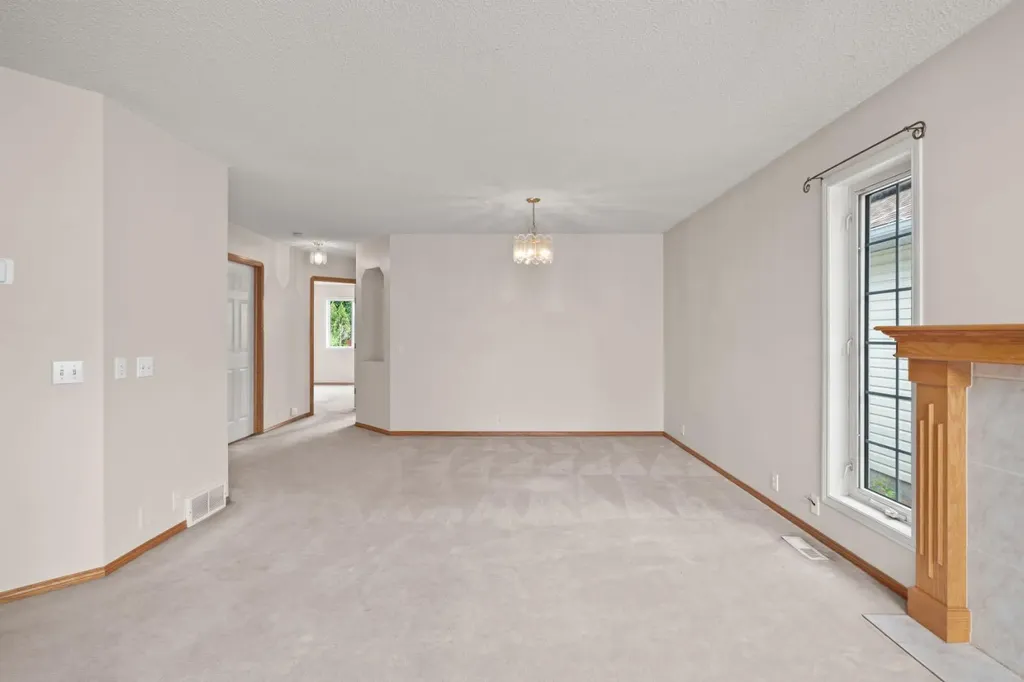 126 Douglas Glen Close SE Calgary AB T2Z 3G1