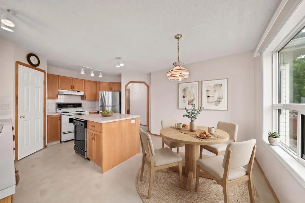 126 Douglas Glen Close SE Calgary AB T2Z 3G1