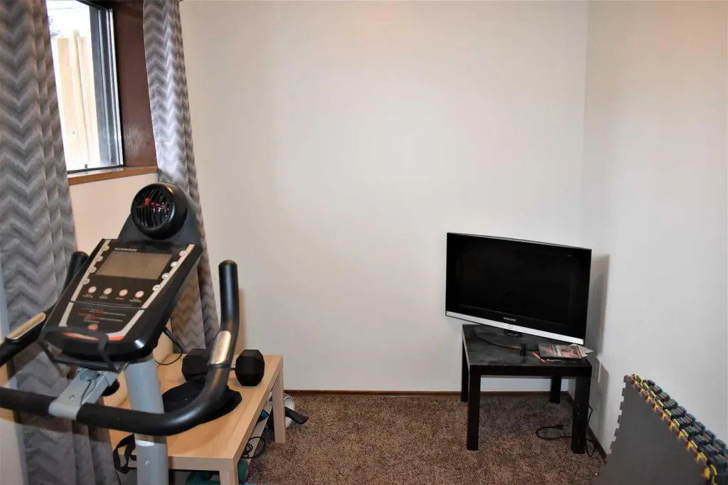 7528 And 7526 35 Avenue NW Calgary AB T3B 1T5