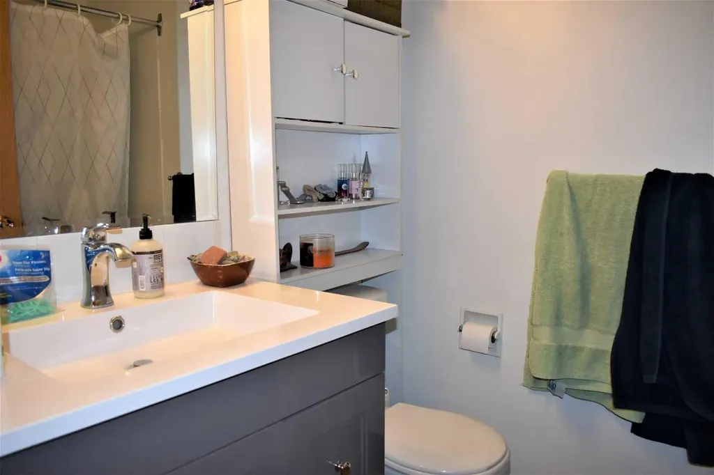 7528 And 7526 35 Avenue NW Calgary AB T3B 1T5