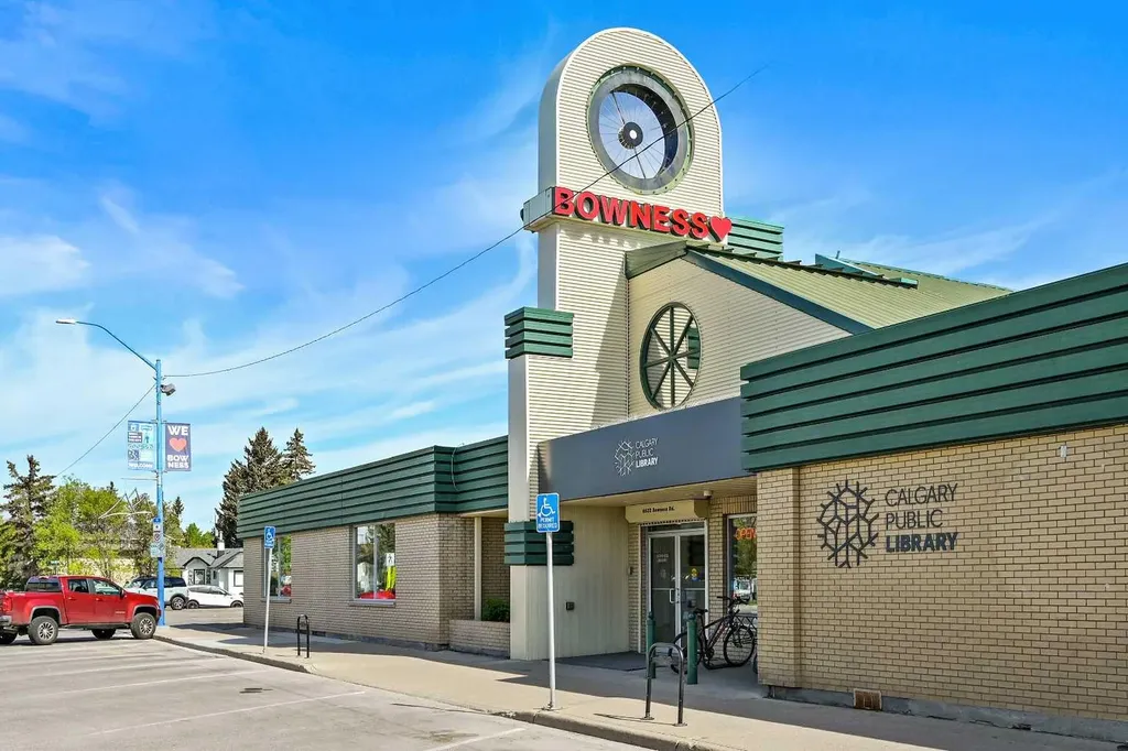 7528 And 7526 35 Avenue NW Calgary AB T3B 1T5
