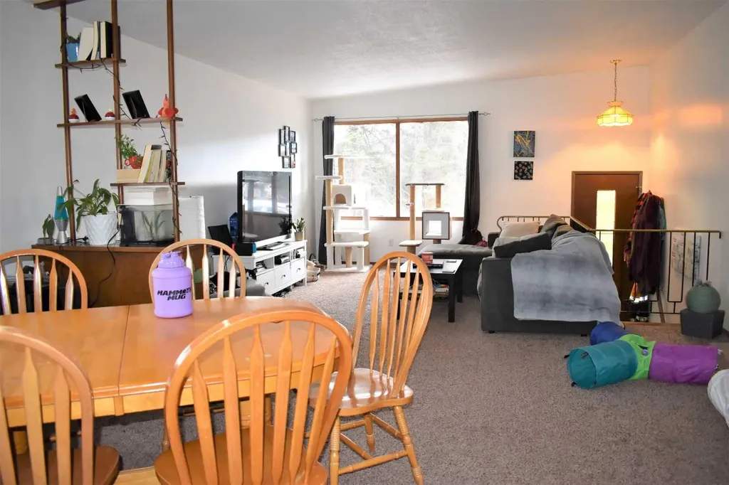7528 And 7526 35 Avenue NW Calgary AB T3B 1T5