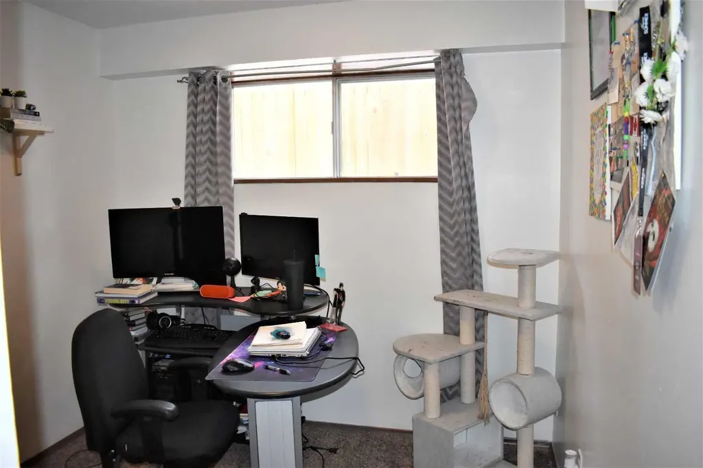 7528 And 7526 35 Avenue NW Calgary AB T3B 1T5
