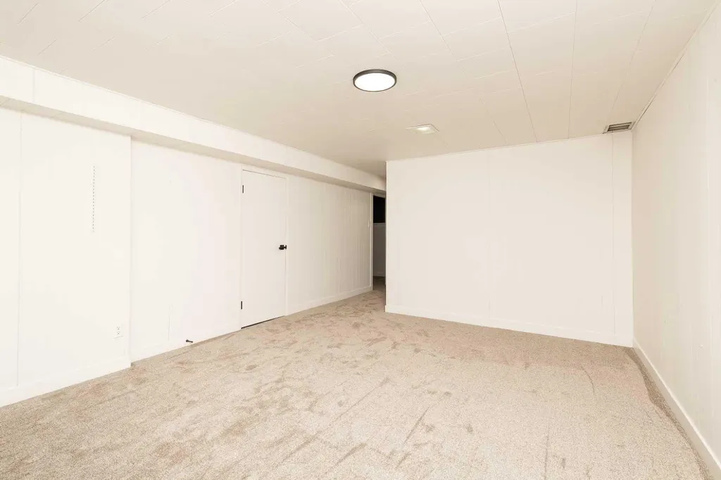 3618 Forestry Avenue S Lethbridge AB T1K 3L4