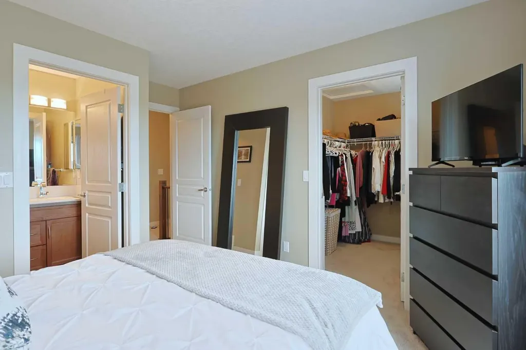 505 Evanston Square NW Calgary AB T3P 0G9
