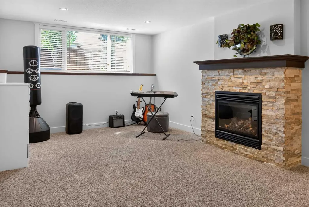 556 Sixmile Crescent S Lethbridge AB T1K5X2