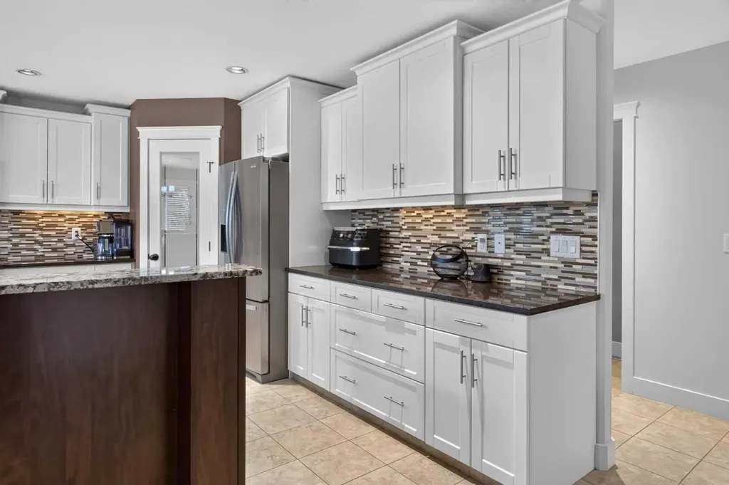 556 Sixmile Crescent S Lethbridge AB T1K5X2