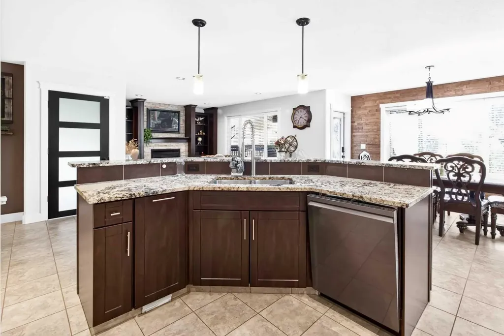 556 Sixmile Crescent S Lethbridge AB T1K5X2