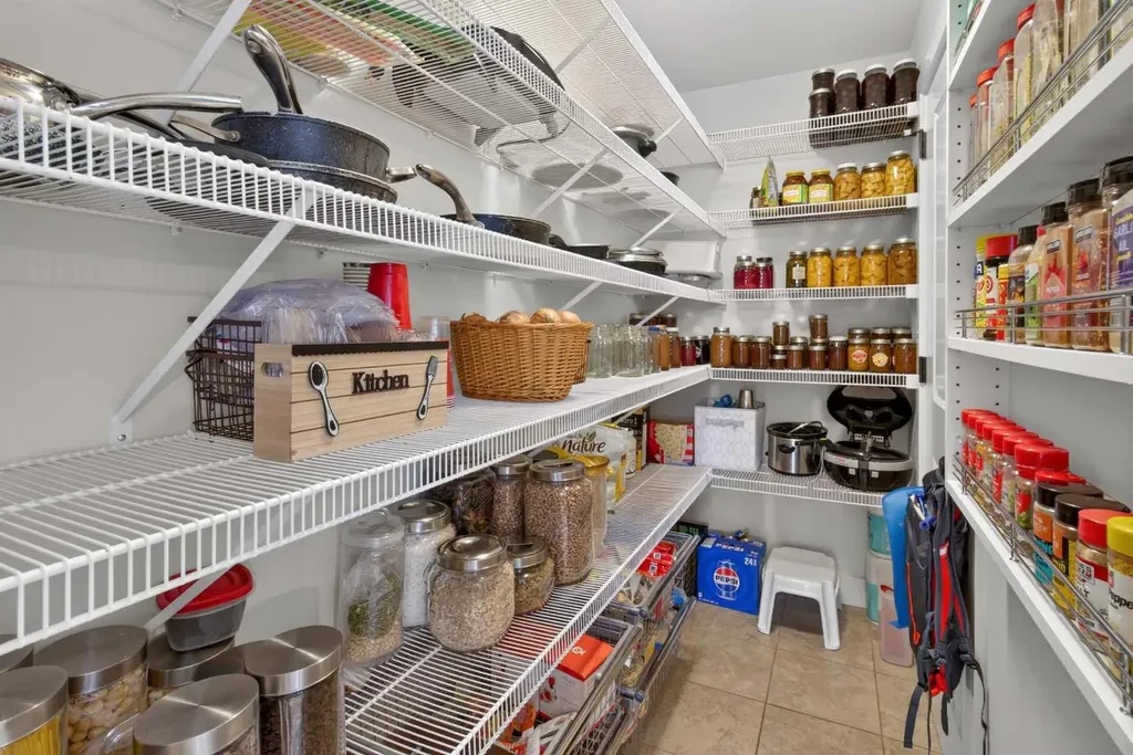 556 Sixmile Crescent S Lethbridge AB T1K5X2