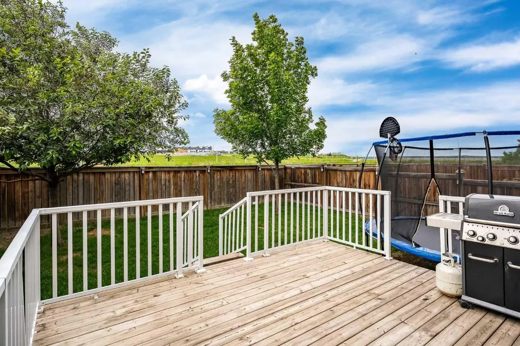 107 Everwoods Park SW Calgary AB T2Y 0G3
