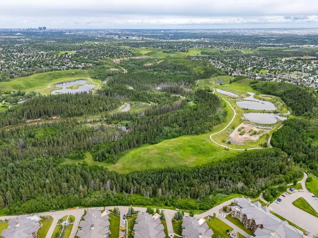 107 Everwoods Park SW Calgary AB T2Y 0G3