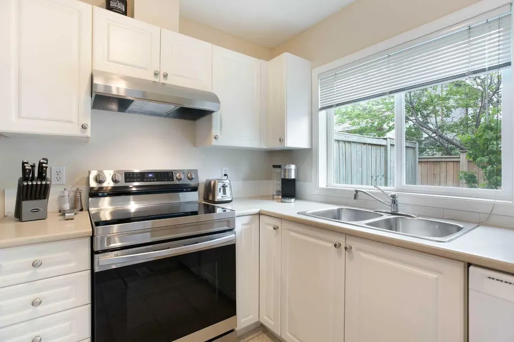 79 Citadel Point NW Calgary AB T3G2L5