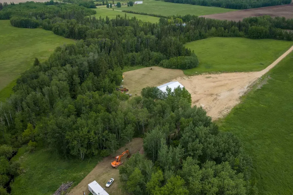 671059 Highway 813 Rural Athabasca County AB T9S 2A5