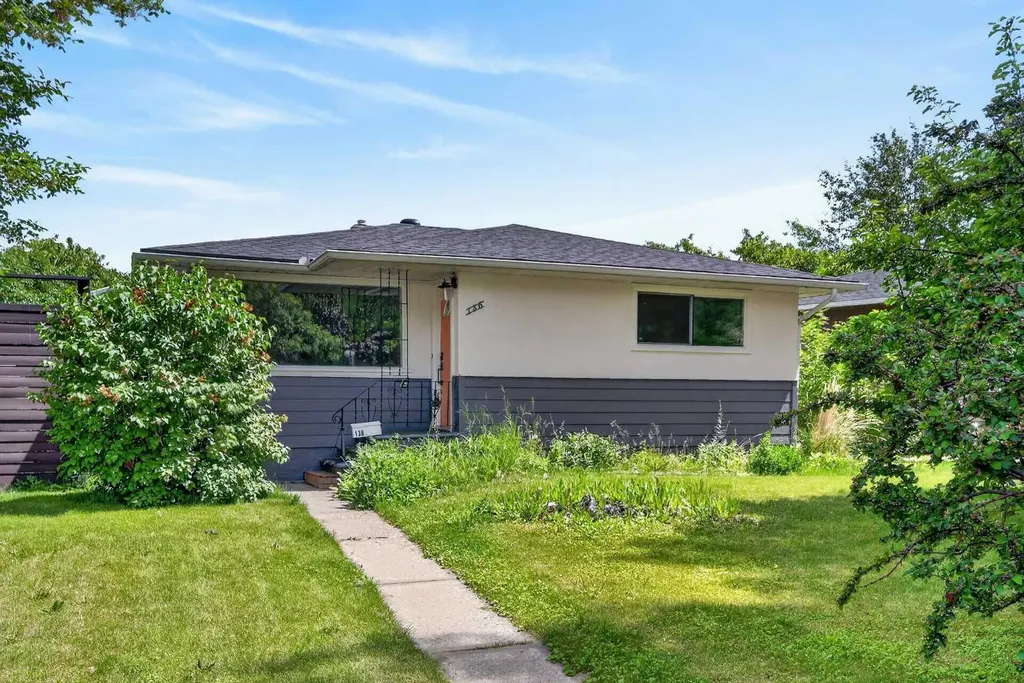 136 Hendon Drive NW Calgary AB T2K 1Z1
