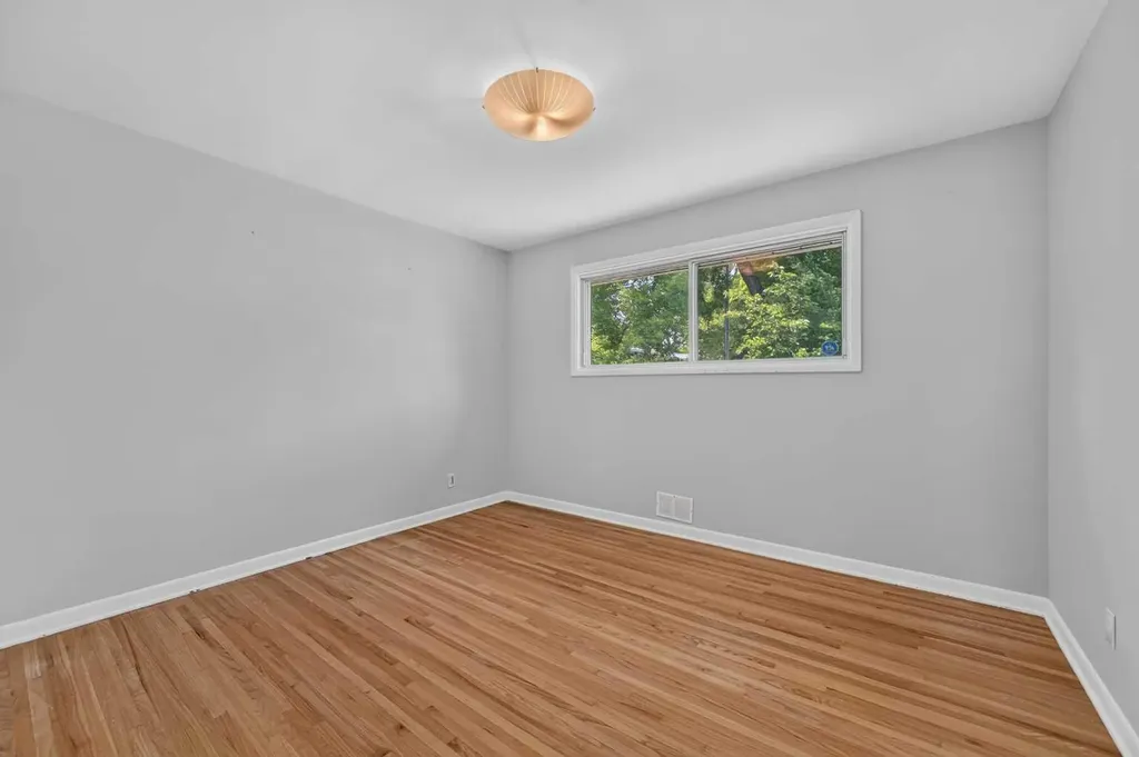 136 Hendon Drive NW Calgary AB T2K 1Z1