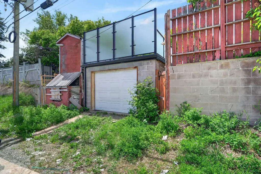 136 Hendon Drive NW Calgary AB T2K 1Z1