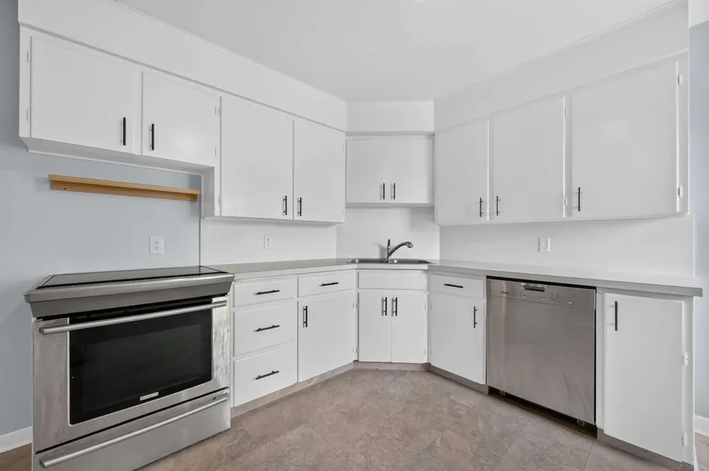 136 Hendon Drive NW Calgary AB T2K 1Z1