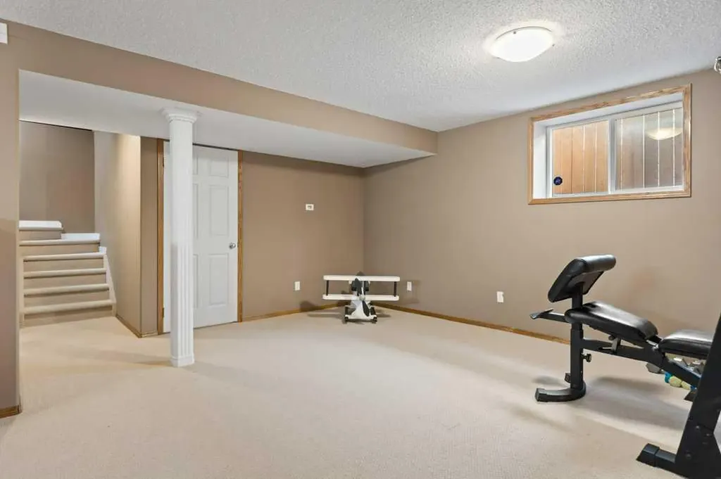 15 Valley Stream Circle NW Calgary AB T3B 5V9