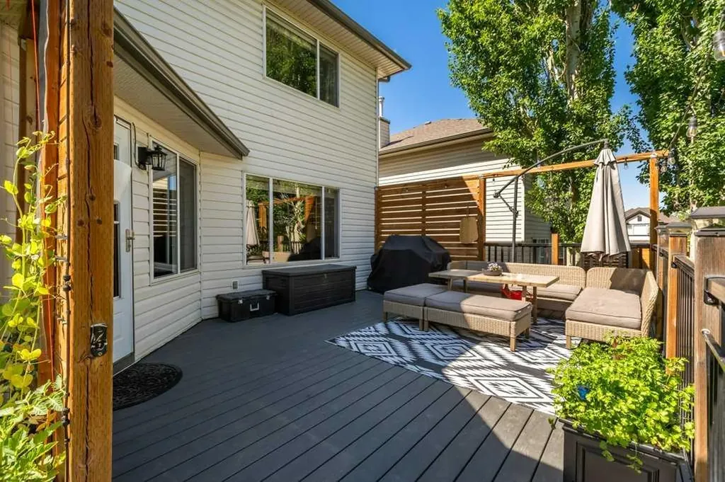 15 Valley Stream Circle NW Calgary AB T3B 5V9