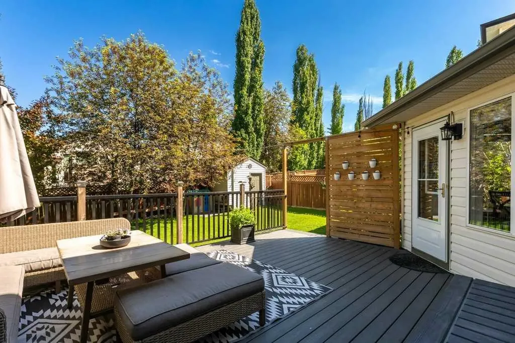 15 Valley Stream Circle NW Calgary AB T3B 5V9