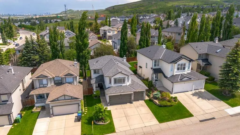 15 Valley Stream Circle NW Calgary AB T3B 5V9