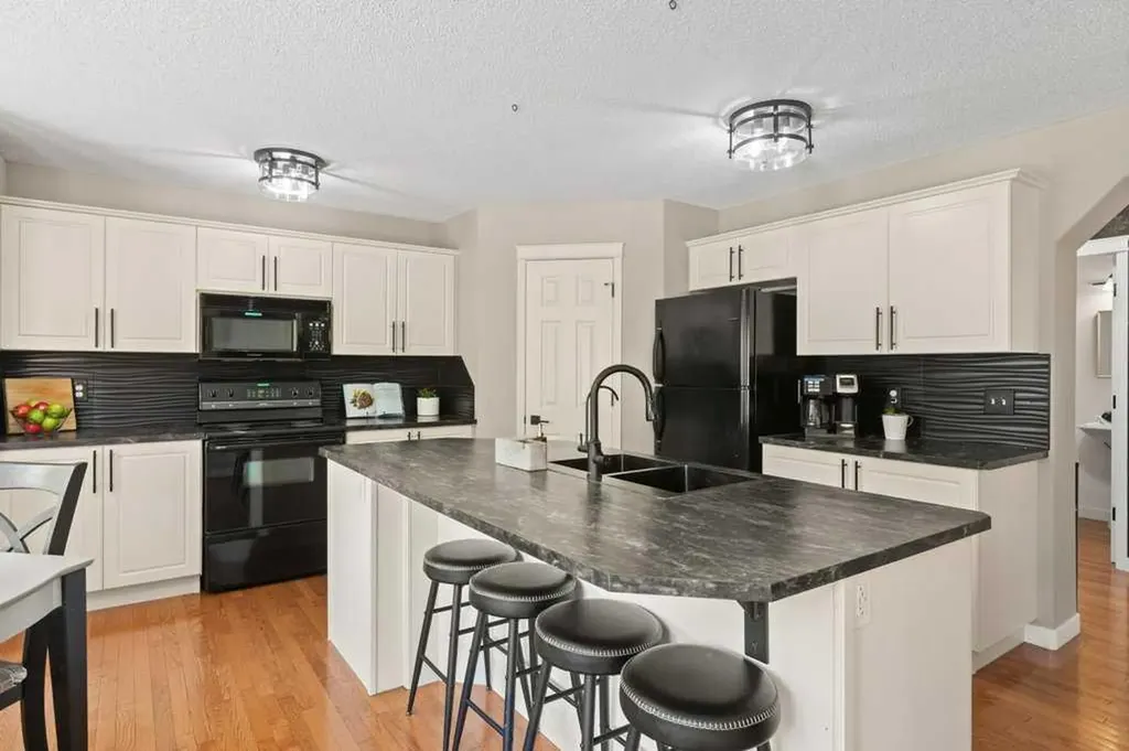 15 Valley Stream Circle NW Calgary AB T3B 5V9