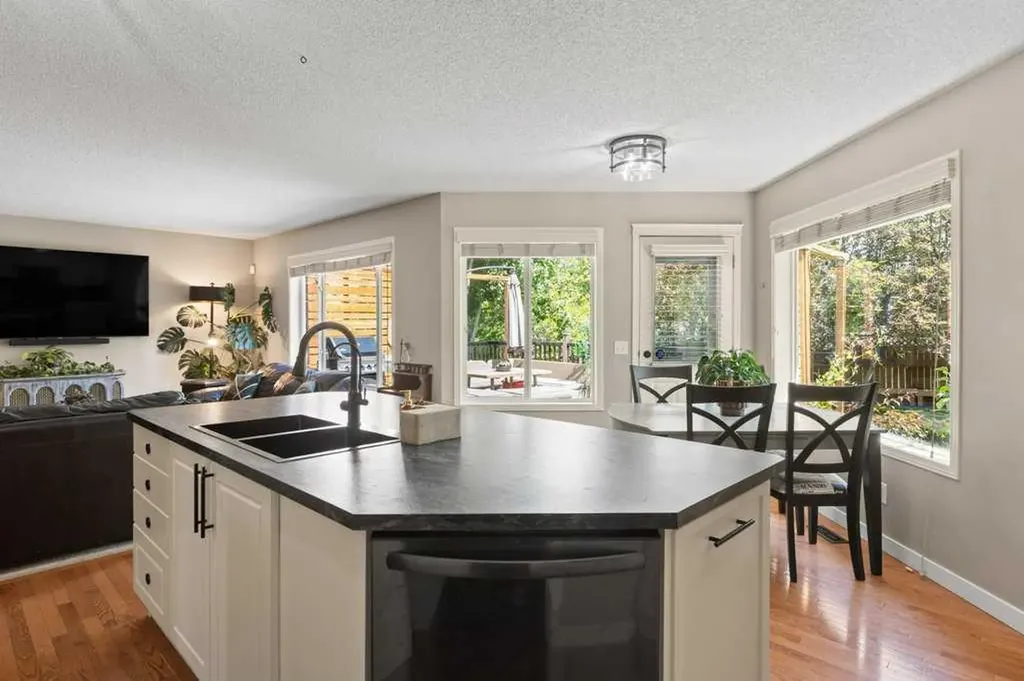 15 Valley Stream Circle NW Calgary AB T3B 5V9