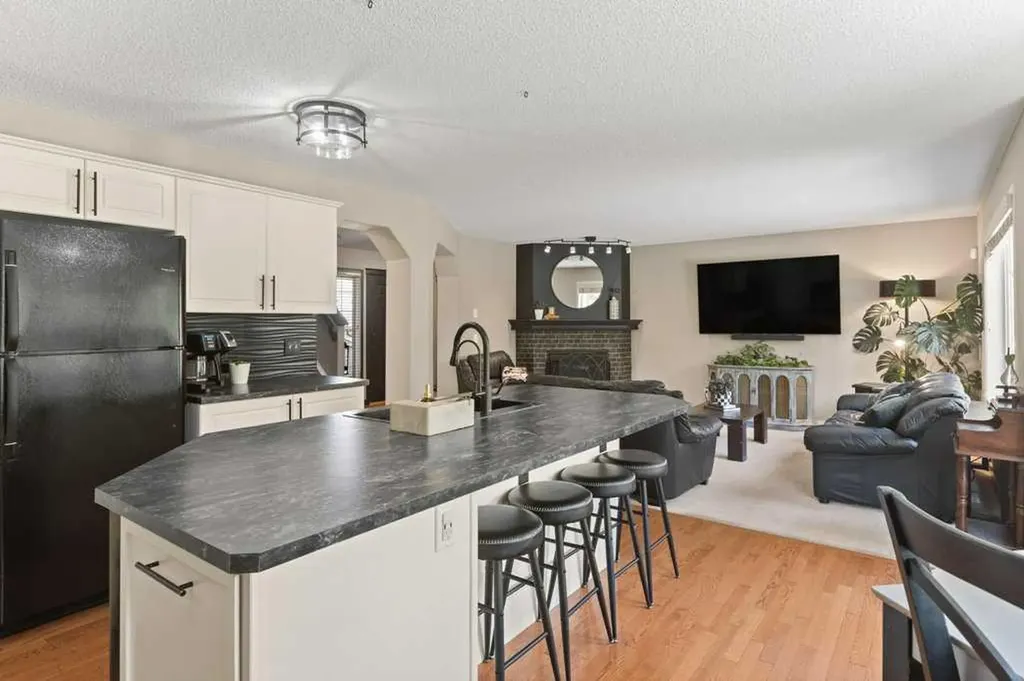 15 Valley Stream Circle NW Calgary AB T3B 5V9