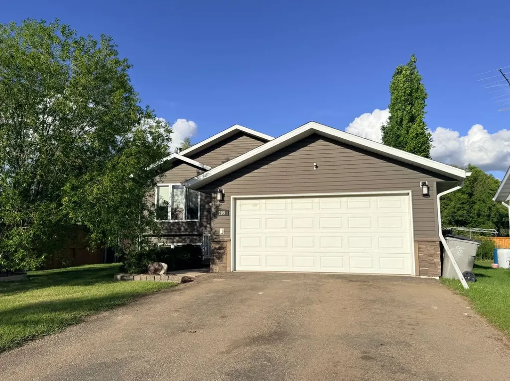 205 4 Street W Lashburn SK S0M 1H0