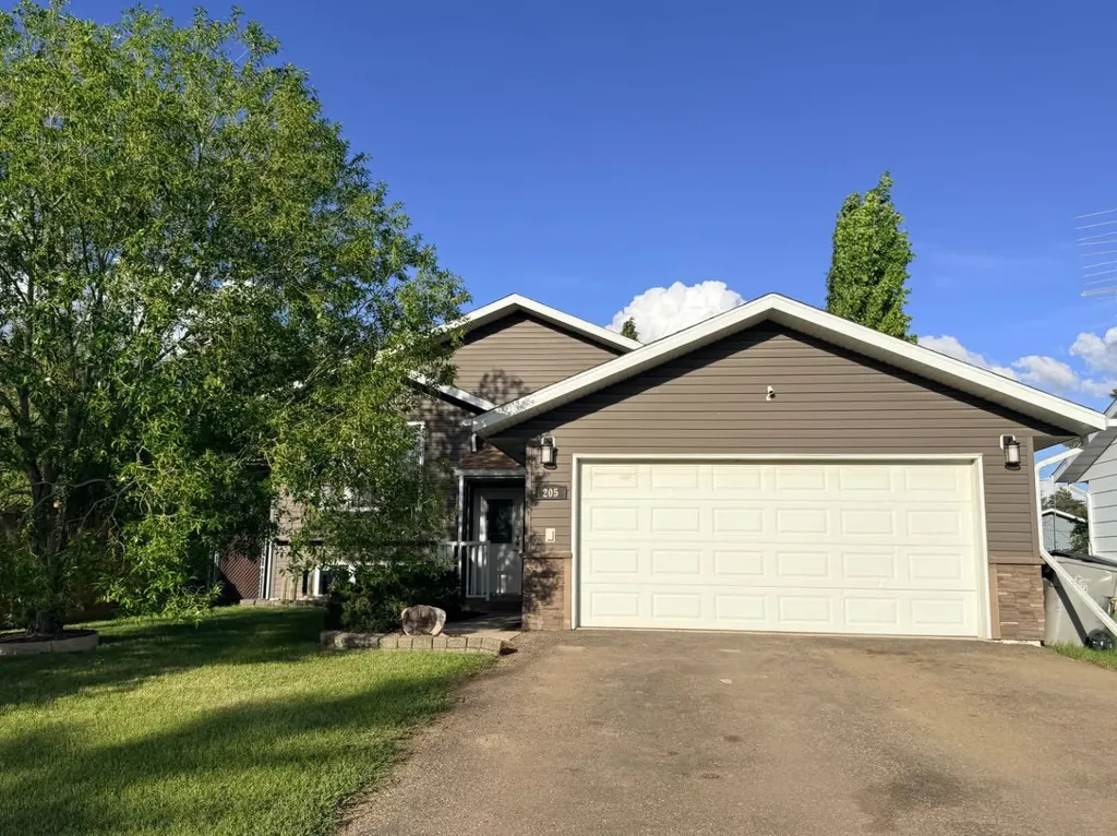 205 4 Street W Lashburn SK S0M 1H0