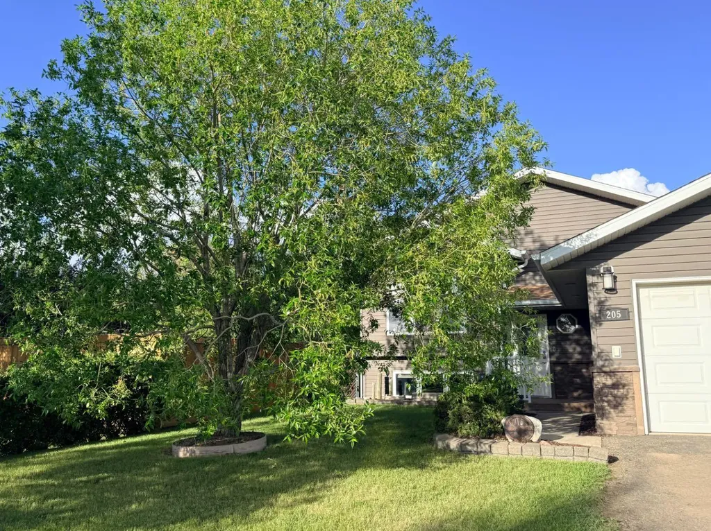 205 4 Street W Lashburn SK S0M 1H0