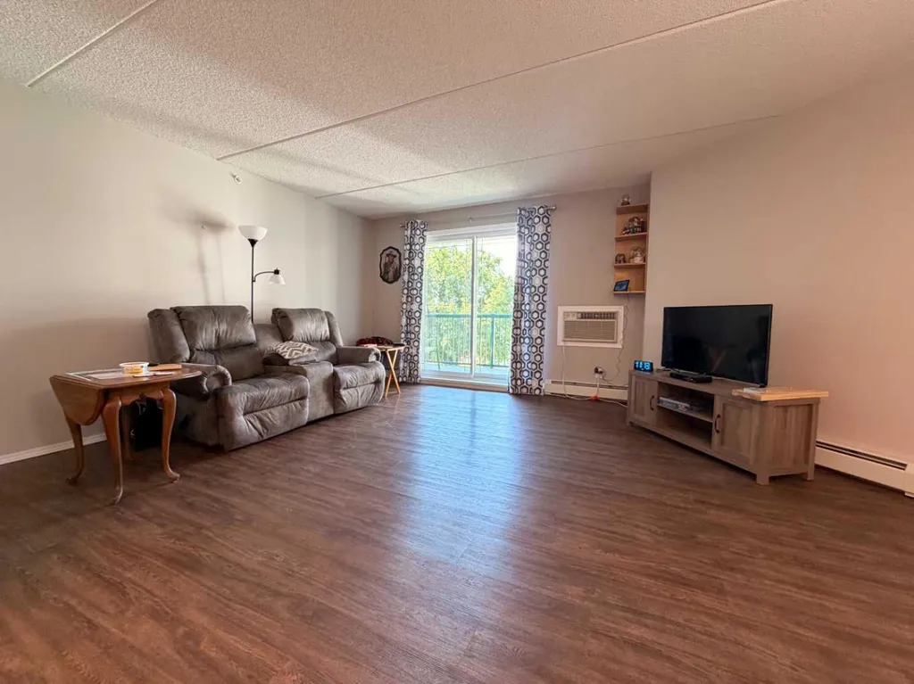 848 4 Avenue Wainwright AB T9W 1V6