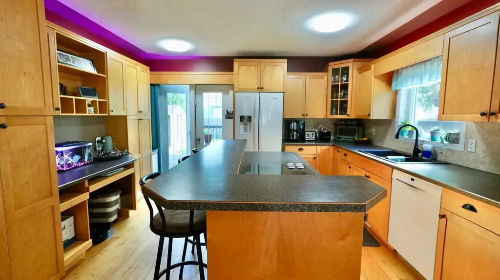 8101 103 Avenue Peace River AB T8S 1M9