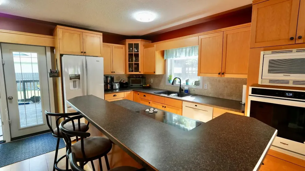 8101 103 Avenue Peace River AB T8S 1M9